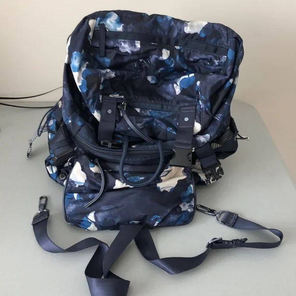 lululemon athletica | Bags | Lululemon Travelling Yogini  display picture 1